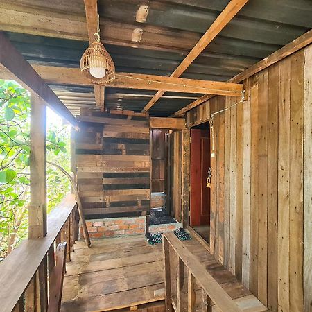 Banlung Ratanakiri Homestay & Jungle Trek מראה חיצוני תמונה