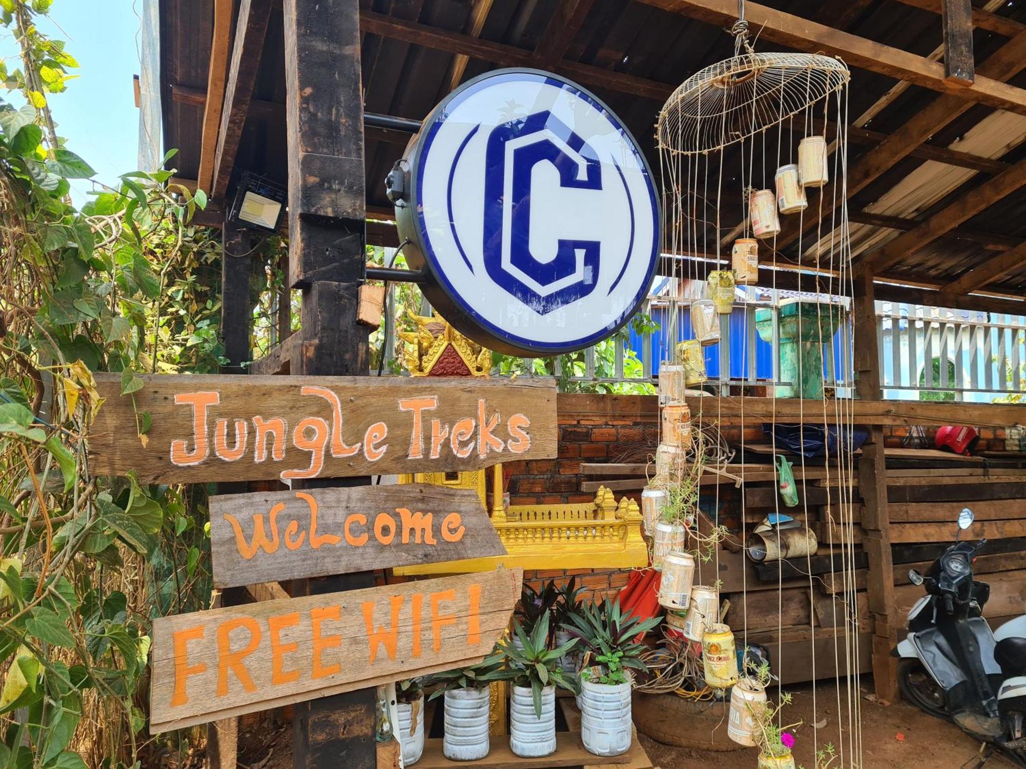 Banlung Ratanakiri Homestay & Jungle Trek מראה חיצוני תמונה